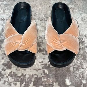 BARELY WORN Chloe Nolan Sandals